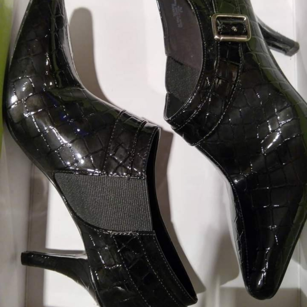 New in box, crocodile pattern booties
